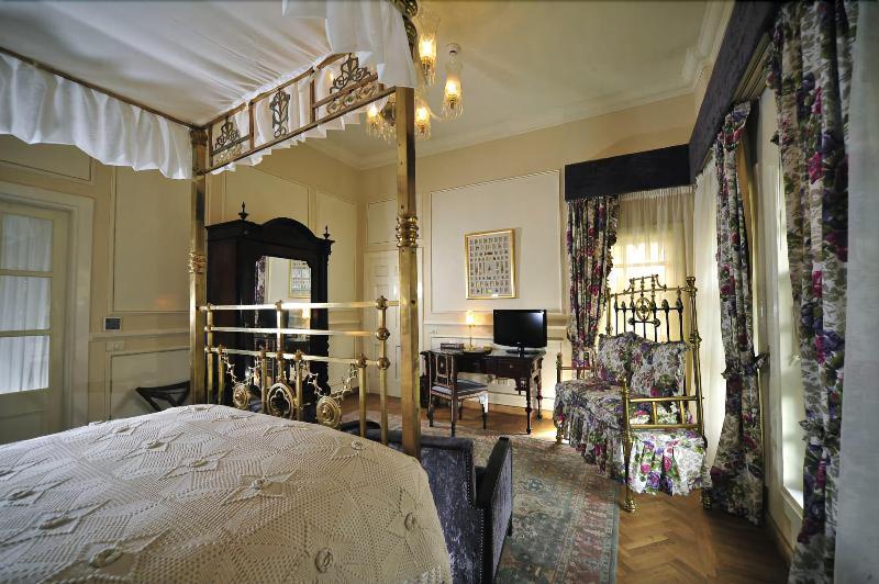 Belle Epoque Hotel